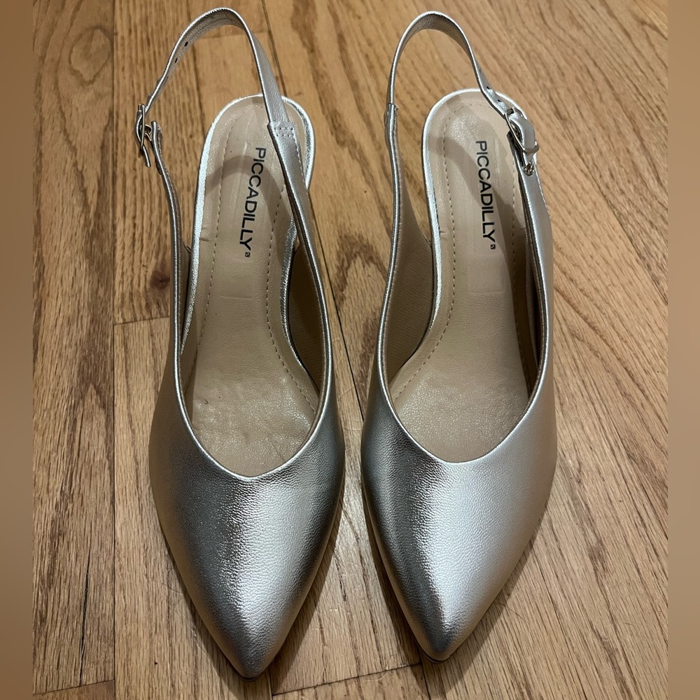 Silver leather slingback heels, 1.5-2” high, brand: Piccadilly. Size: 7 (US)
